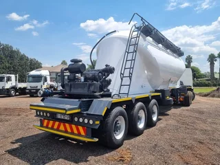 Spitzer Drybulk 40 Cube Trailer (Refurbished)