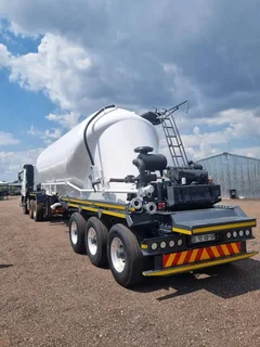 Spitzer Drybulk 40 Cube Trailer (Refurbished)