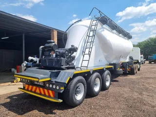 Spitzer Drybulk 40 Cube Trailer (Refurbished)