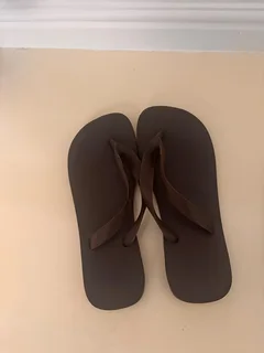 Havaianas Flip-Flops – Size 4 (Brown)