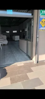 warehouse / retail space available  Illing Road