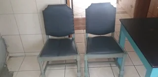 Cute table and 2 chairs