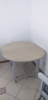 Dining room table  and 6 chairs