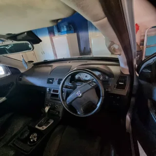 2004 Volvo XC90 T6 SUV - R30,000.00