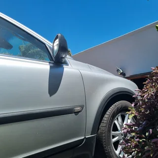 2004 Volvo XC90 T6 SUV - R30,000.00