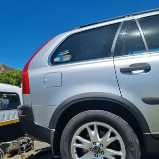 2004 Volvo XC90 T6 SUV - R30,000.00