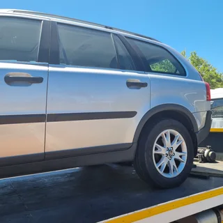 2004 Volvo XC90 T6 SUV - R30,000.00