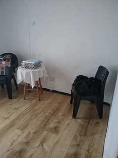 Room in house to rent