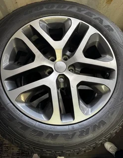 Original Land Rover Defender rims and tyres