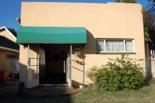 Bachelor Cottage to Rent –  Lombardy East – R4,000/month