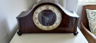 Mantel clock