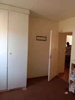 Spacious room to rent in a secure complex  - Buccluech