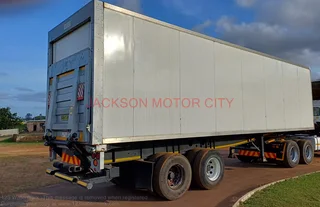 2011 - SERCO D-AXLE TRAILER WITH INSULATED BOX BODY WITH TAILIFT