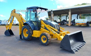 2013 - CASE 580T (4X4) T.L.B