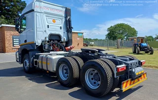 2021 - MERCEDES BENZ 2645 (6X4) ACTROS MP4 SERIES T/T WITH SLEEPER CAB AND HYDRAULIC&#39;S
