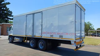 2021 - MITSUBISHI FUSO FN25.270 TAG AXLE WITH VOLUME BODY - SIDE AND REAR DOORS