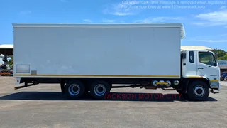 2021 - MITSUBISHI FUSO FN25.270 TAG AXLE WITH VOLUME BODY - SIDE AND REAR DOORS