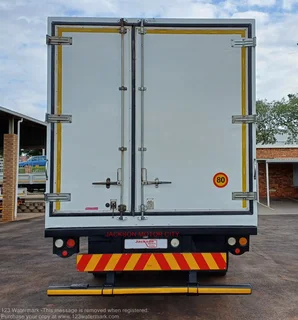2016 - ISUZU FTR850 (AMT) WITH REFRIGERATED BOX BODY AND THERMOKING COOLING UNIT