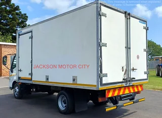 2017 - HINO 300_815 (AUTO) WITH REFRIGERATED BOX BODY AND CARRIER XARIOS 200 COOLING UNIT