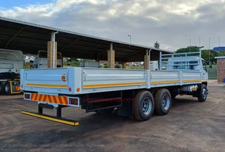 2015 - MITSUBISHI FUSO FN25.270 TAG AXLE WITH 8.4M DROPSIDE BODY