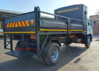 2011 - NISSAN DIESEL UD80 WITH DROPSIDE TIPPER BODY AND CREW CAB