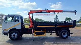 2013 - NISSAN DIESEL UD80 WITH DROPSIDE TIPPER BODY AND FASSI F65 CRANE