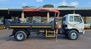 2013 - NISSAN DIESEL UD80 WITH DROPSIDE TIPPER BODY AND FASSI F65 CRANE