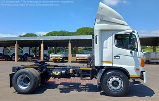 2014 - HINO 500_1726 (4X2) TRUCK TRACTOR WITH AERO KIT