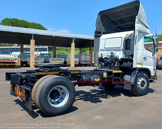 2014 - HINO 500_1726 (4X2) TRUCK TRACTOR WITH AERO KIT