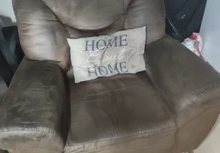 Lounge Suite R1300 Very good condition.