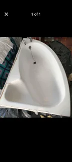 Corner bath tub