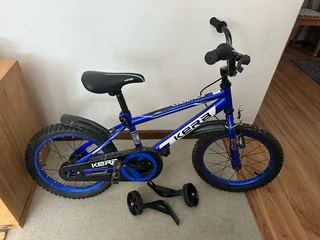 Kerb bike for child with training wheels
