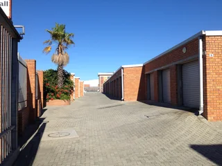 VEHICLE/FURNITURE/STOCK STORAGE UNITS TO LET CLOSE TO GQ'S AIRPORT SHORT TO LONG TERM BASIS