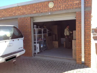 VEHICLE/FURNITURE/STOCK STORAGE UNITS TO LET CLOSE TO GQ'S AIRPORT SHORT TO LONG TERM BASIS