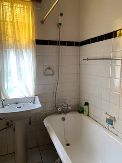Kamer /  room  to let Brooklyn in privaat huis stap na Tuks