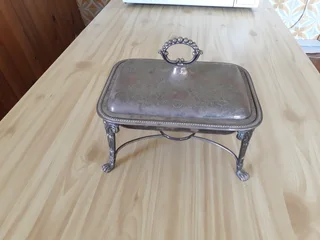 ENTREE   SERVING   DISH