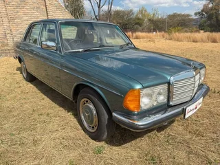 Mercedes-Benz W123 230 E - Manual