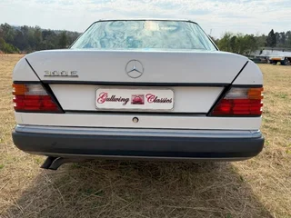 Mercedes W124 300 E - Automatic - 1992