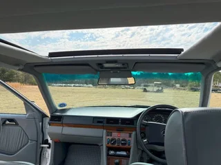 Mercedes W124 300 E - Automatic - 1992