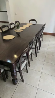 Classic Solid-Wood Dining Chair – Elegant Dark Finish