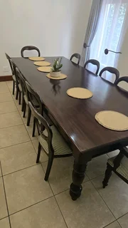 Classic Solid-Wood Dining Chair – Elegant Dark Finish