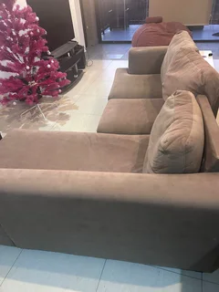 Couch - Ad posted by Dr Simpiwe Sobuwa