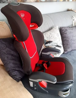 GRACO Junior Maxi Car Seat - 2 in 1 with booster seat