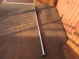 Load retaining bar. (Adjustable)