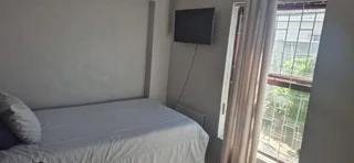 Furnished room to let in Table View