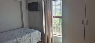 Furnished room to let in Table View