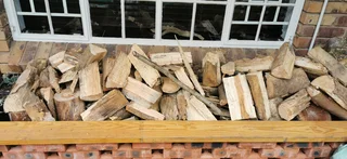 Firewood for fireplaces and organic braai
