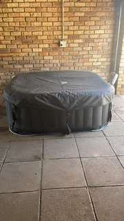 Pristine condition M Spa. 6 Seater Indoor/Outdoor inflatable home Spa.