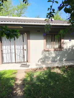 Bachelor flat/ granny cottage to let