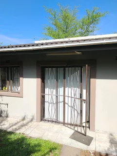 Bachelor flat/ granny cottage to let